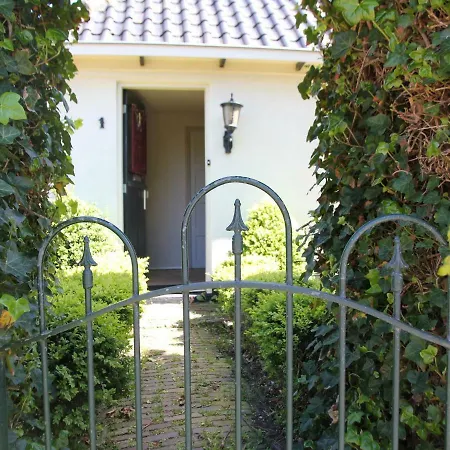 Hébergement de vacances Countryside Farmhouse In Egmond-binnen With Terrace And Garden *